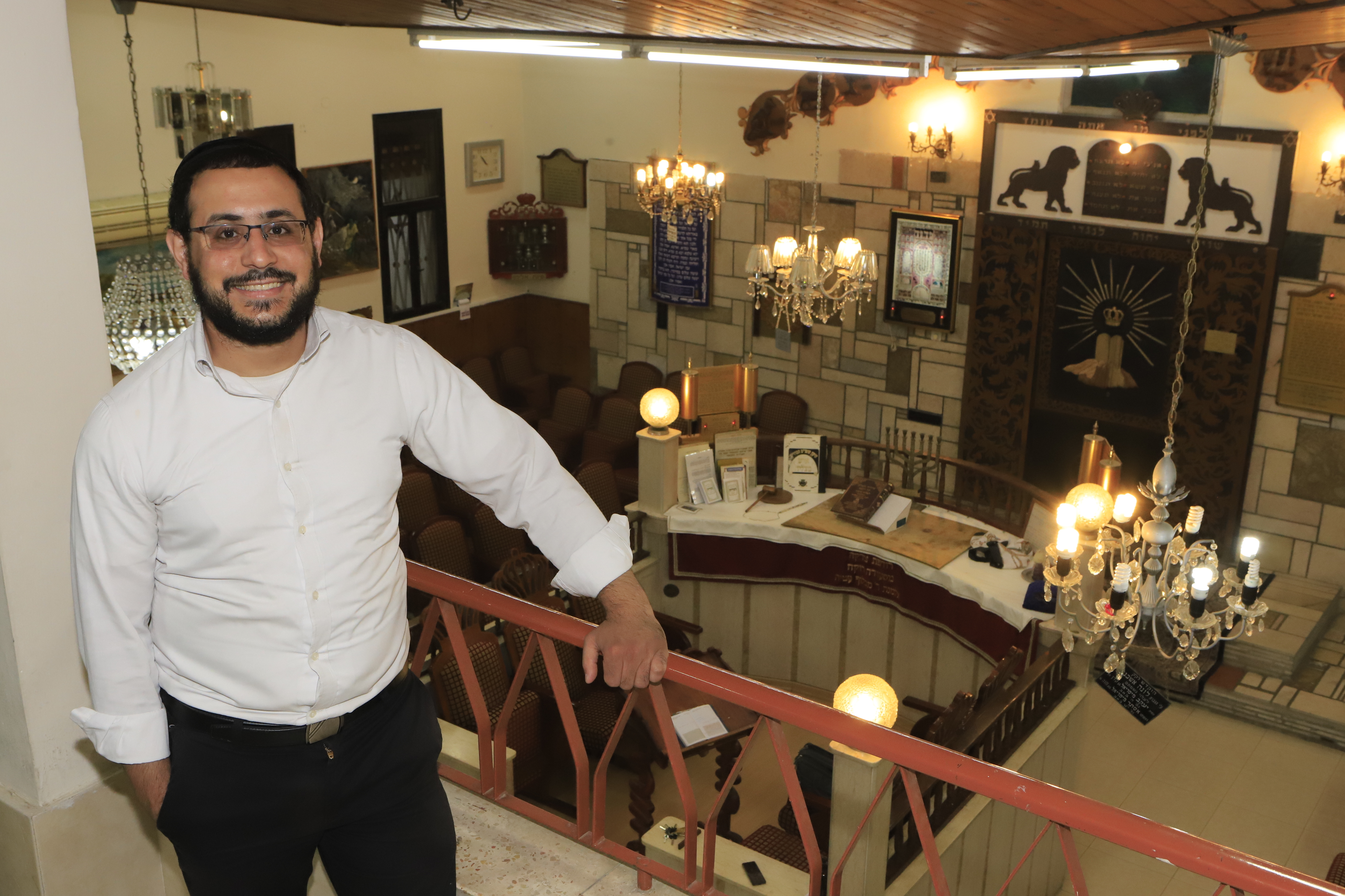 ישראל בוכריס בבית הכנסת 'אור ישראל'  <br> צילום: איתן אלחדז ברק  