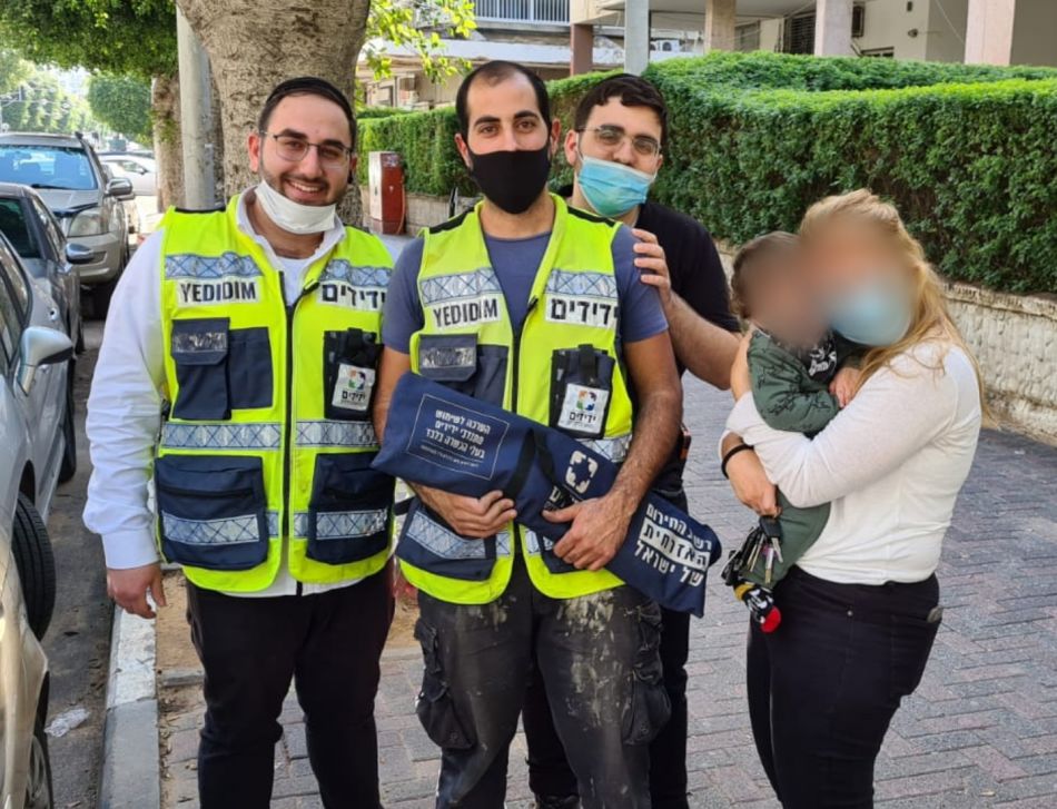 חולון: תינוק ננעל ברכב ברחוב חנקין