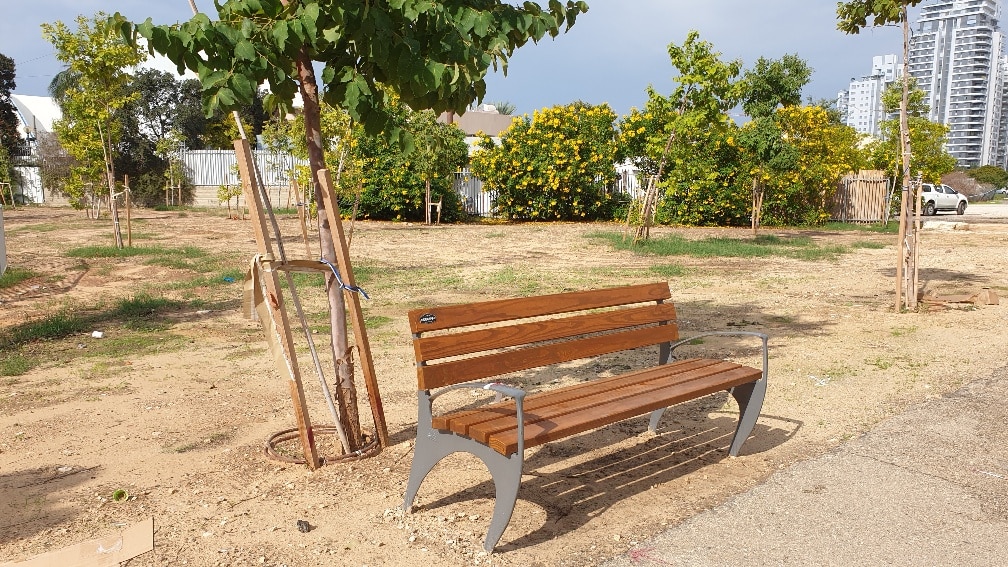 חולון: ספסלים חדשים מוקמו ברחבי העיר