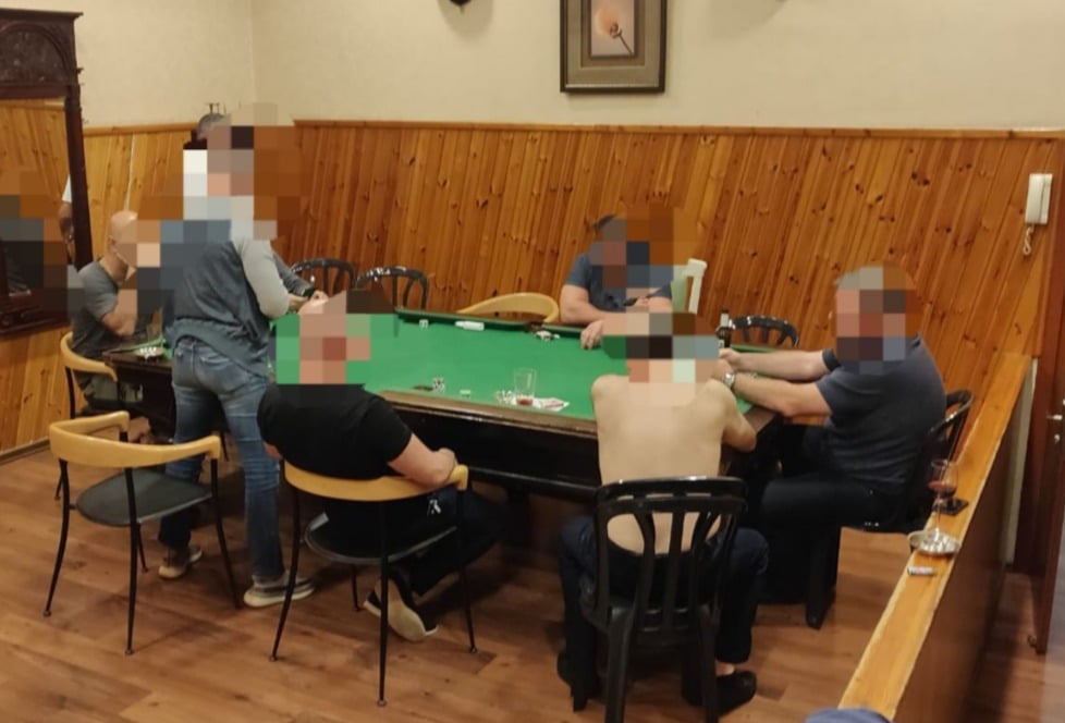 חולון: התקהלו לצורך משחק פוקר ונקנסו