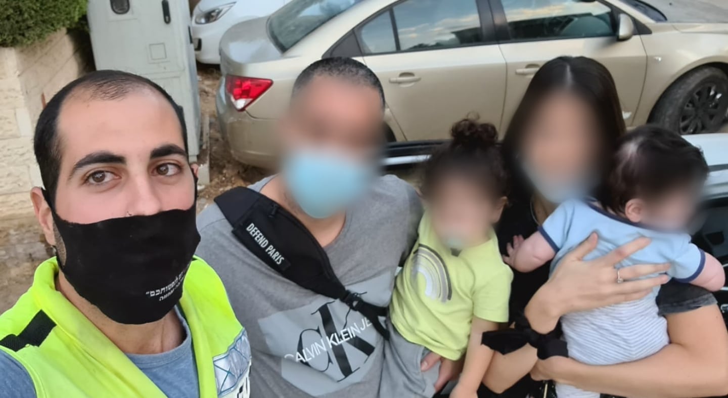 חולון: תינוק ננעל ברכב בשכונת בן גוריון