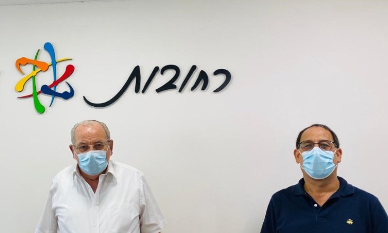 ראש העיר רחמים מלול ומ"מ ראש העיר מחזיק תיק החינוך זהר בלום. צילום: דוברות העירייה ראש העיר רחמים מלול ומ"מ ראש העיר מחזיק תיק החינוך זהר בלום. צילום: דוברות העירייה