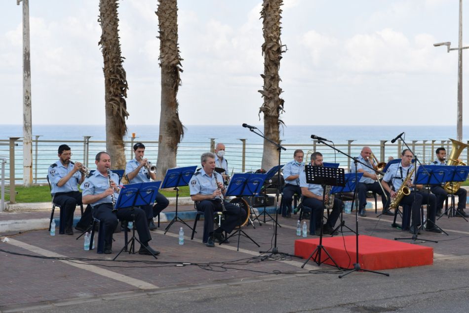 בת ים: המחווה המרגשת של המשטרה לאוכלוסיה המבוגרת