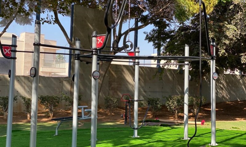 מתקן הכושר בגן קרן טנדלר. צילום: דוברות עיריית רחובות מתקן הכושר בגן קרן טנדלר. צילום: דוברות עיריית רחובות