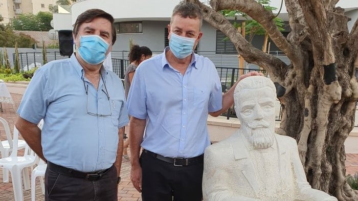 חיים הרן וישראל גל. צילום: עיריית קריית אונו 