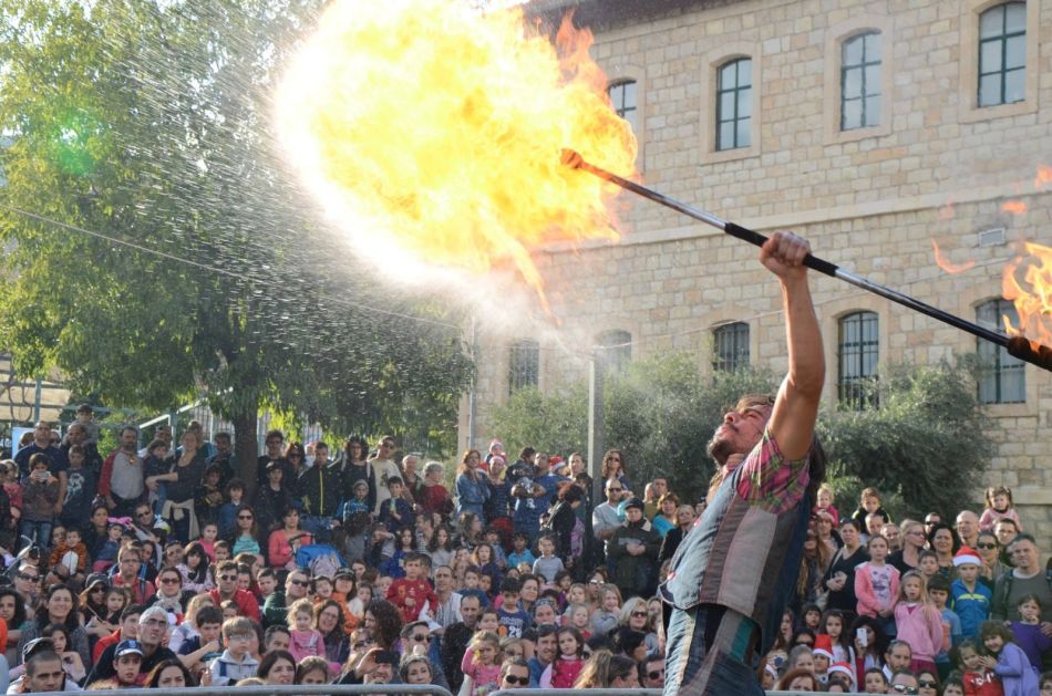בת ים: מה יפים הלילות