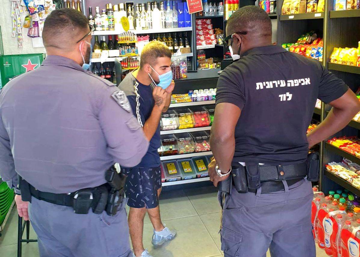 הפיקוח והשיטור העירוני בצעדי הסברה ואכיפה בלוד