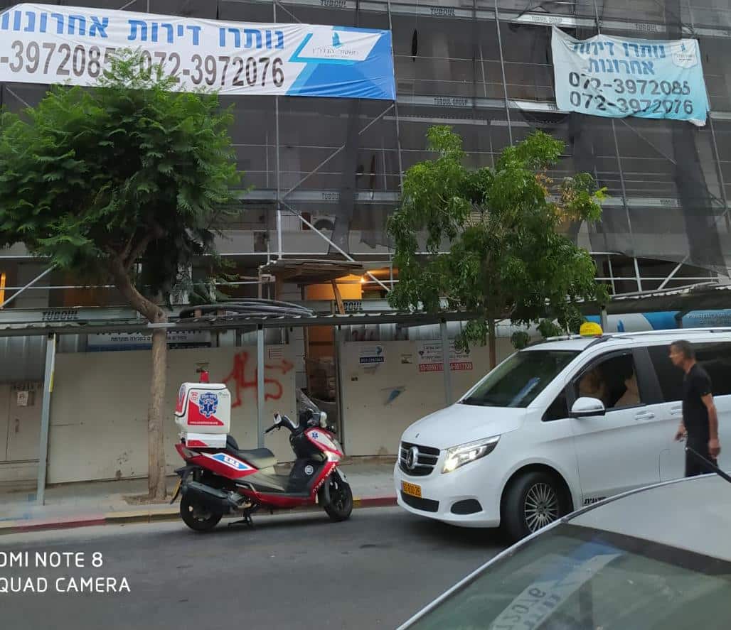 בת ים: נפילה מפיגום ברחוב הנביאים