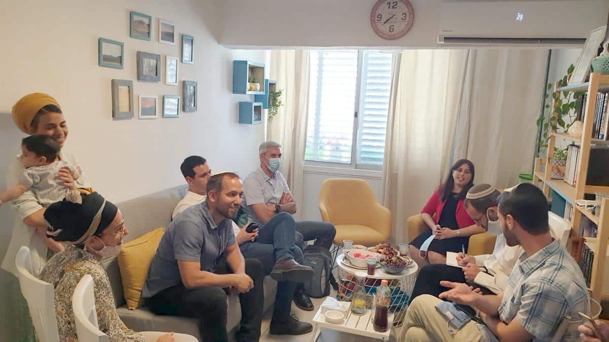 השרה עם דרייפוס במפגש תושבים<br>  צילום: דוברות העירייה 