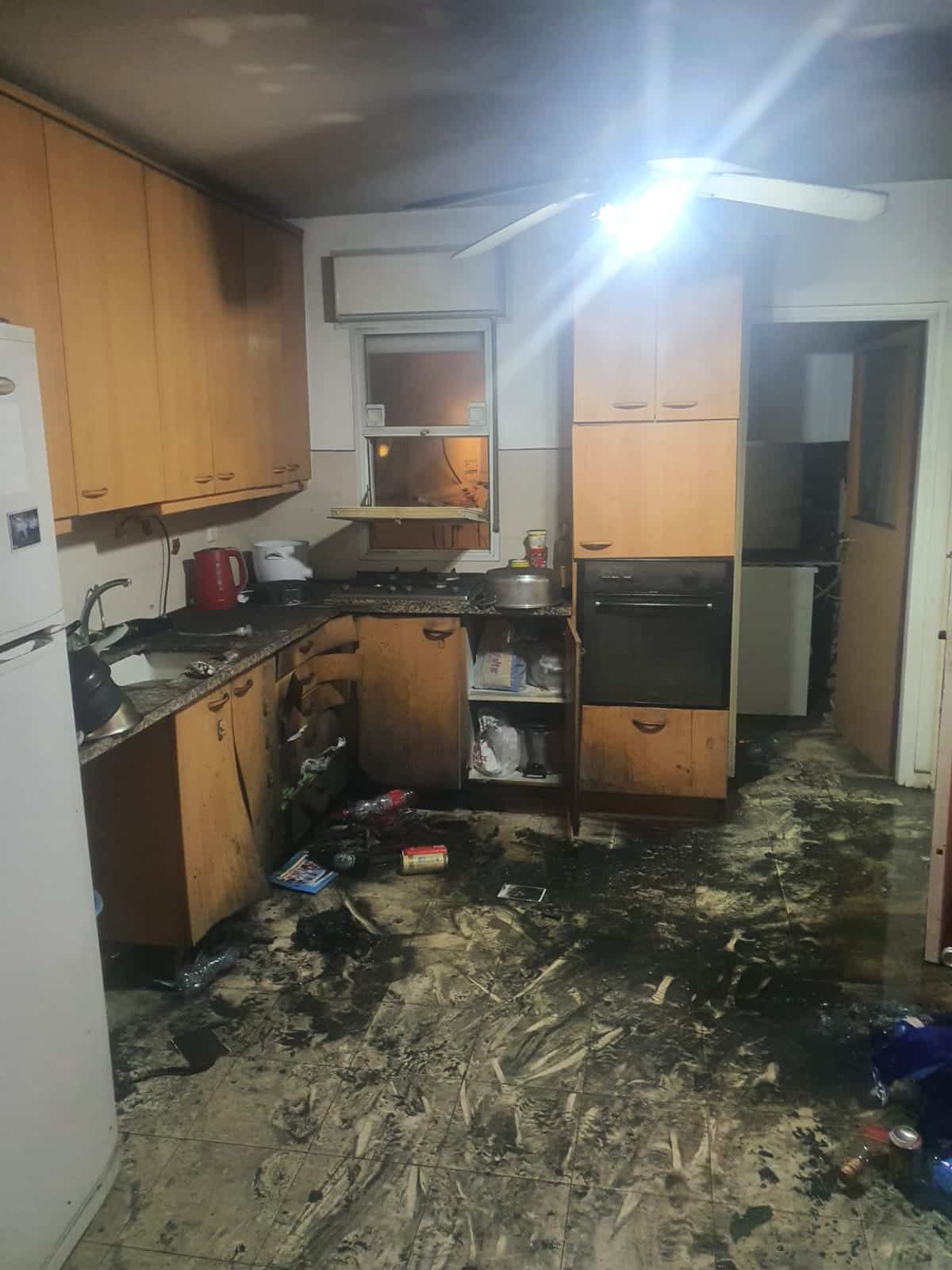 המטבח השרוף. צילום: הקורקינט. צילום: דוברות כב"ה בני ברק