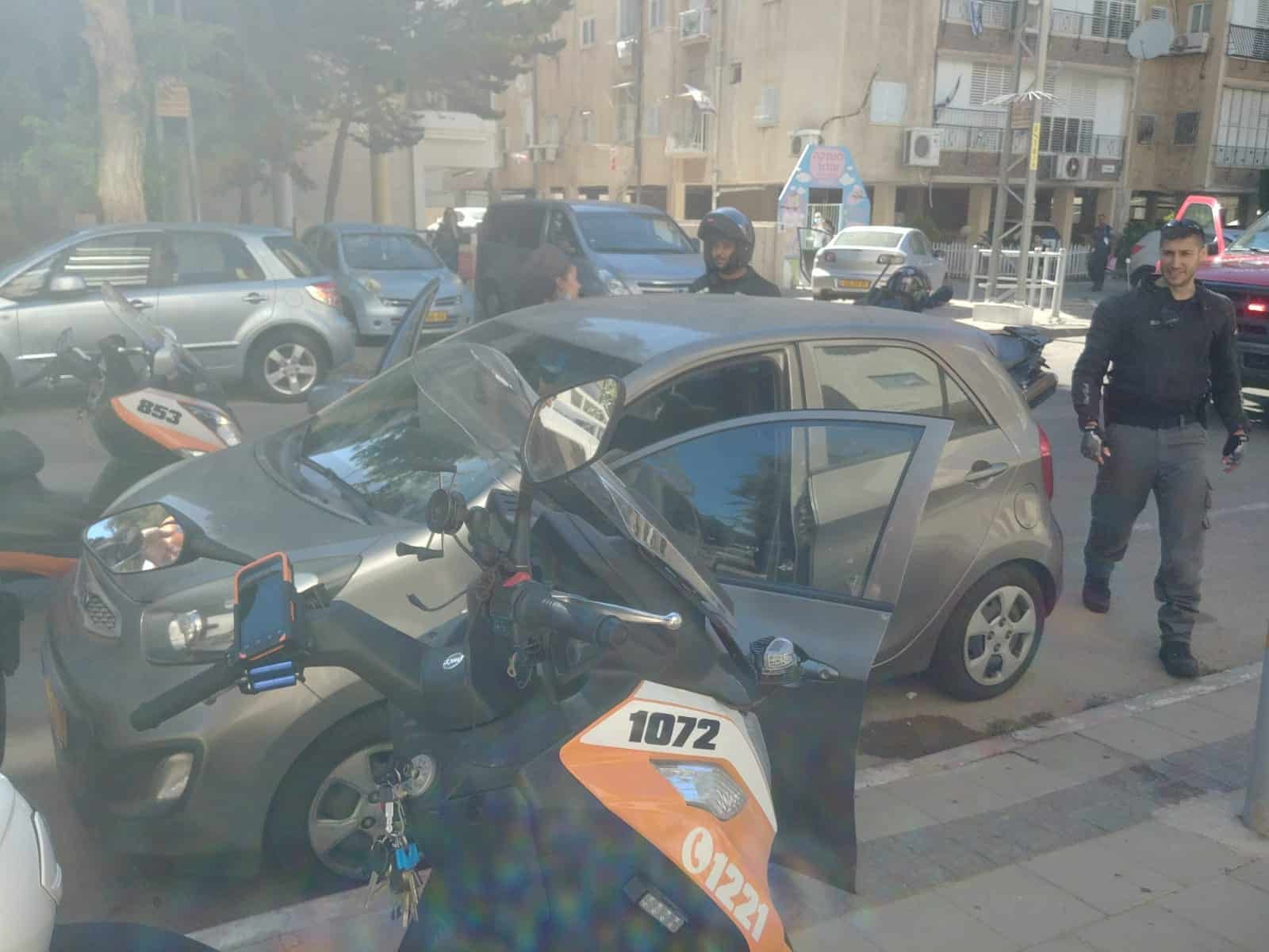פעוט חולץ מרכב נעול ע"י מתנדבי איחוד הצלה