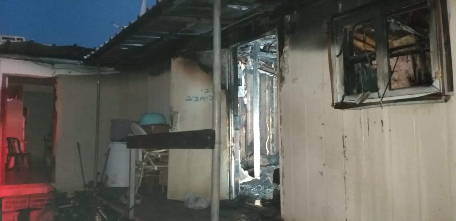 אזור: שריפה לפנות בוקר ברחוב צדוק
