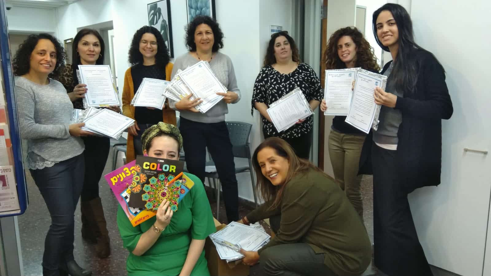 העובדות הסוציאליות עם ערכות היצירה 