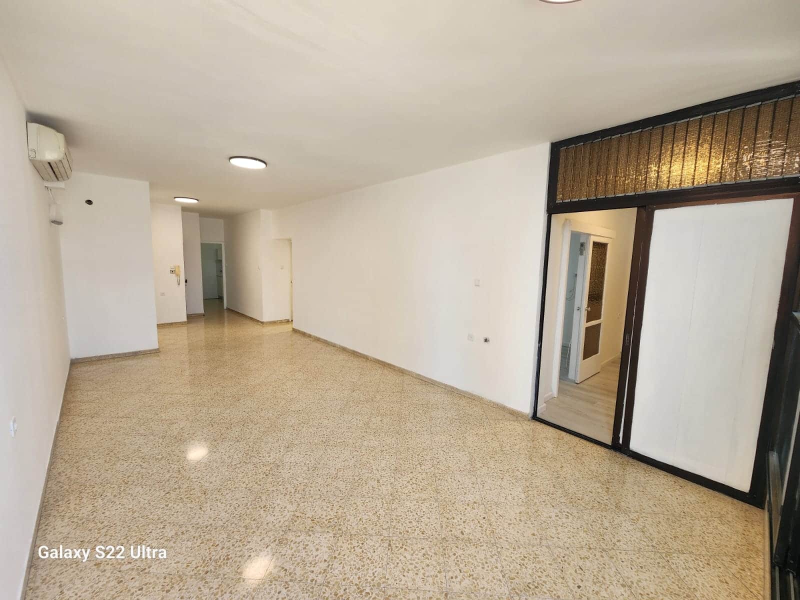 בכמה נמכרה דירת 3.5 חדרים ברחוב חנה סנש 8 בחולון?