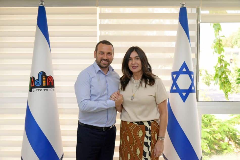 שרת התחבורה מירי רגב וראש עיריית חולון שי קינן- צילום:משרד התחבורה
