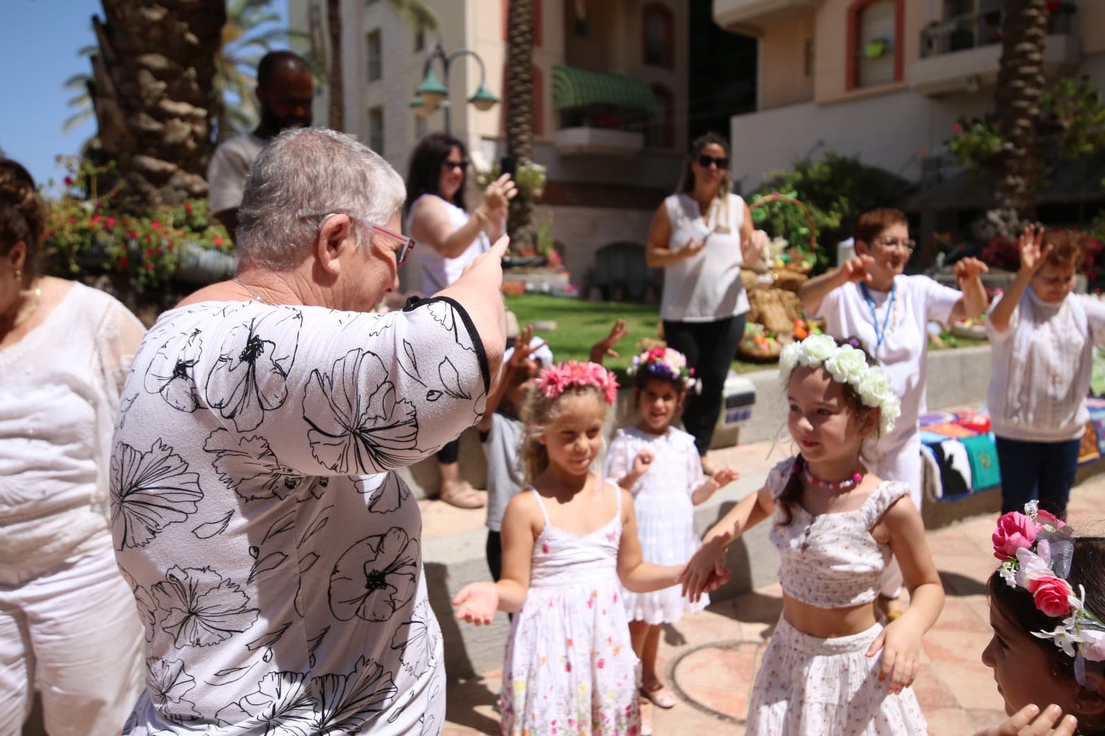 אחוזת ראשונים בראשון לציון חוגגת שבועות עם ילדי הגן