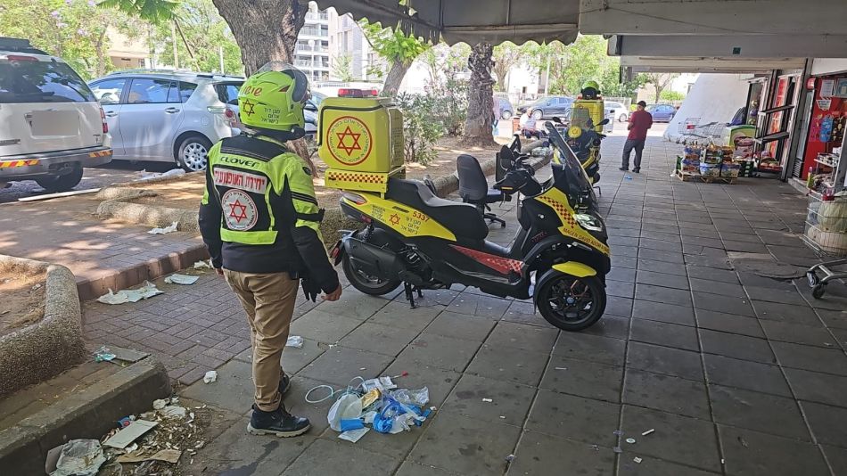 חולון: גבר התמוטט סמוך לדואר בקריית שרת