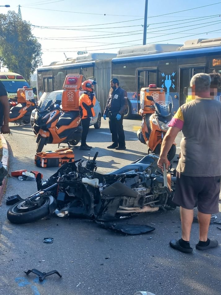 תאונת אופנוע קשה ברחוב הלוחמים בחולון