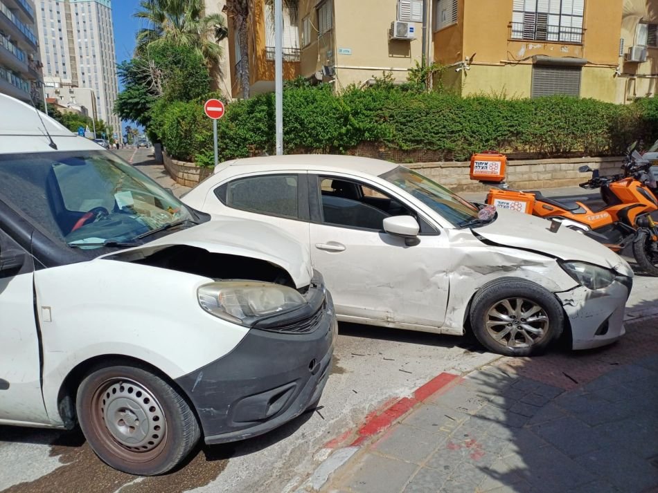 שני פצועים בתאונה במרכז בת ים