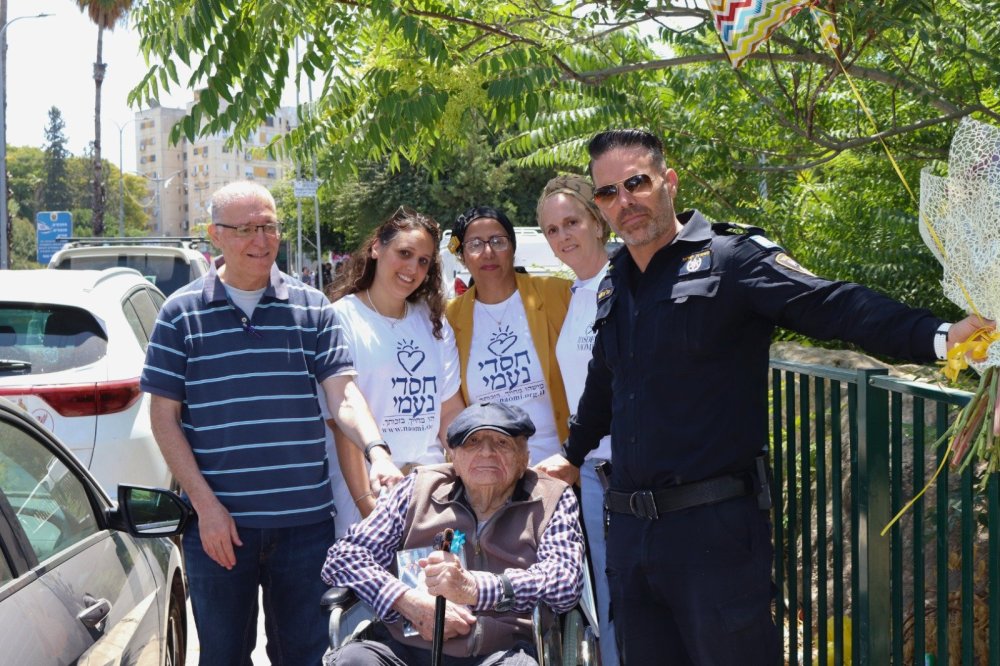 מרגש: יום הולדת 100 לניצול שואה מגבעתיים בהשתתפות הנכד השוטר