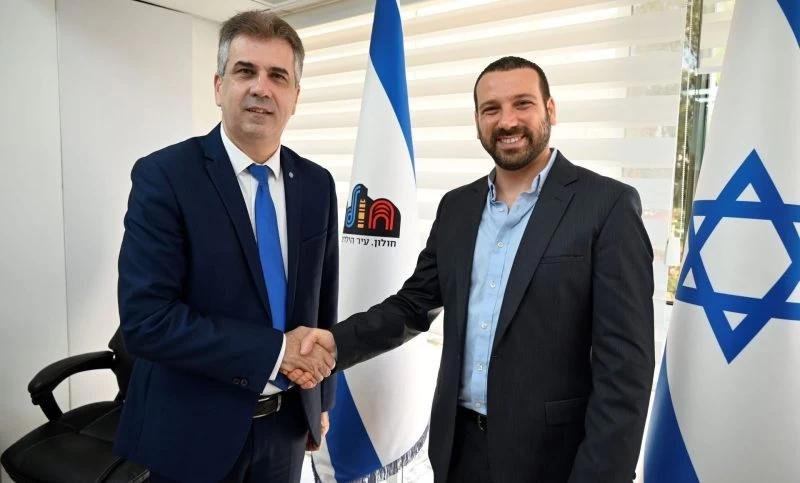 תושבי חולון מתחילים לשלם פחות על החשמל