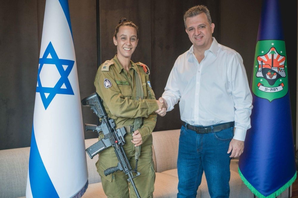 פגישה ראשונה בין מפקדת מחוז דן הנכנסת בפיקוד העורף וראש עיריית רמת גן כרמל שאמה הכהן