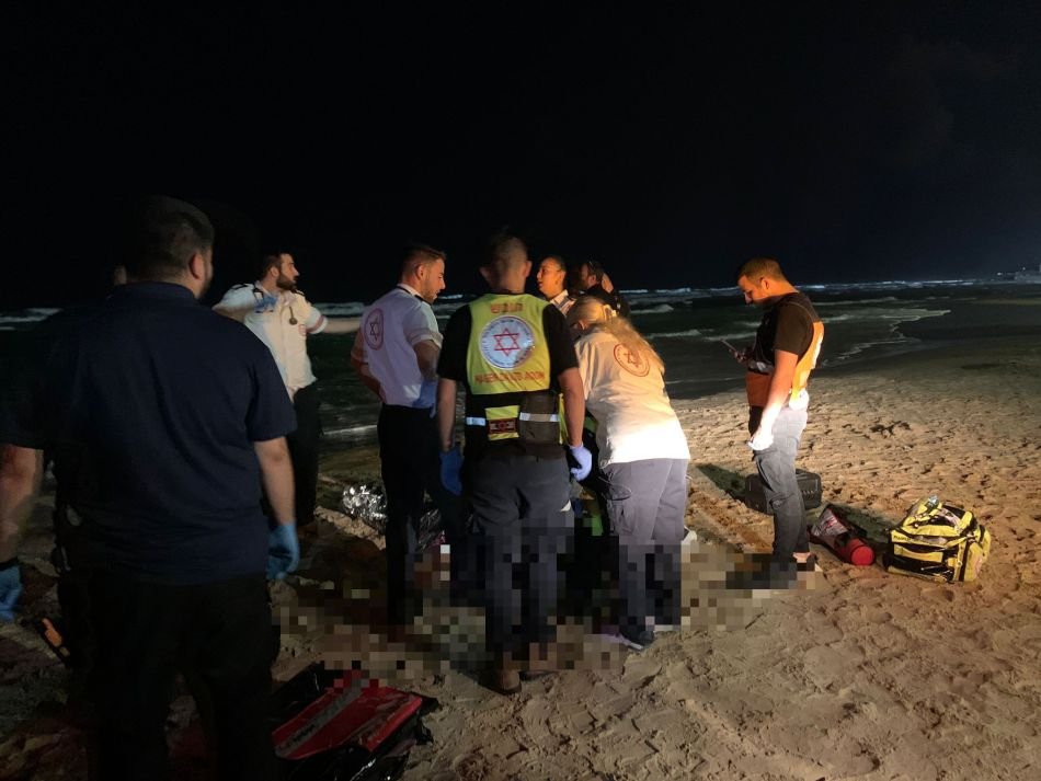 2 טבעו למוות מול חוף הגולשים בבת ים