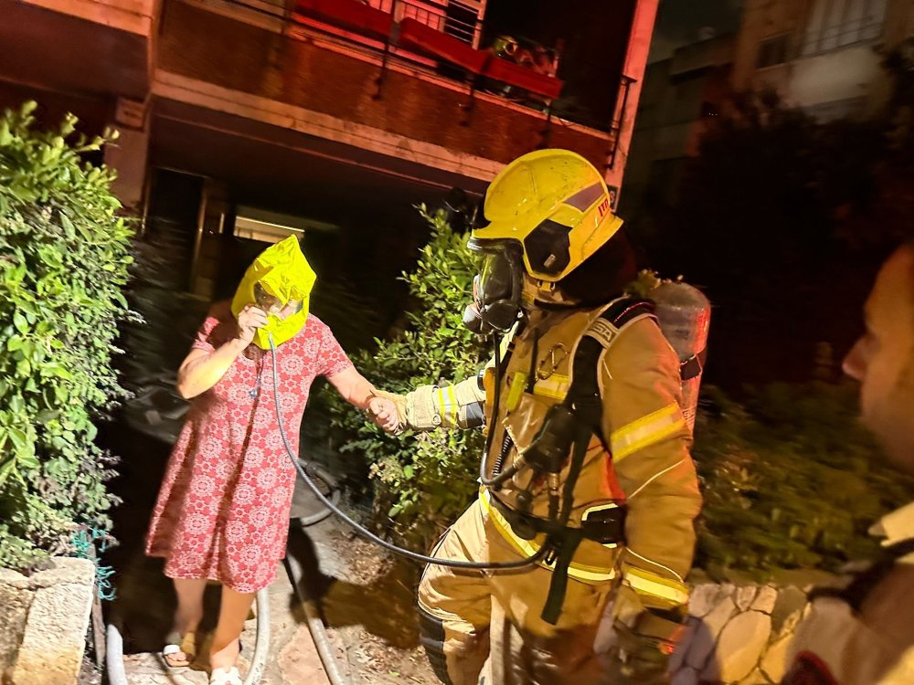 במהלך לילה: שריפה בדירה ופינוי דיירים