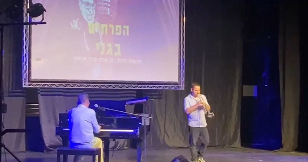 האיחוד המרגש על הבמה, של ננסי ועומר
