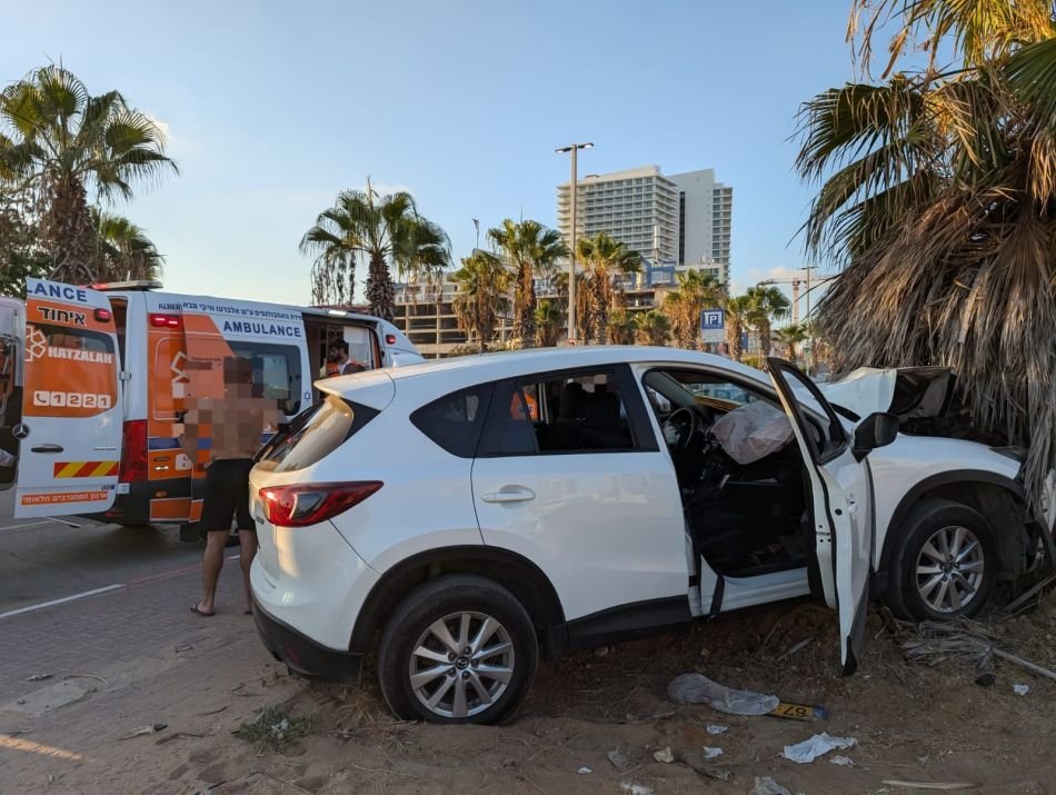 3 נערים נפצעו בתאונה בטיילת בת ים