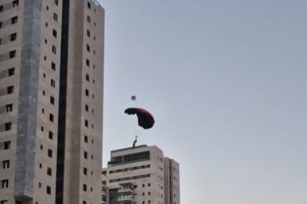חרדה בשכונת נרקיסים: צנחן רחיפה זרע בהלה בקרב התושבים