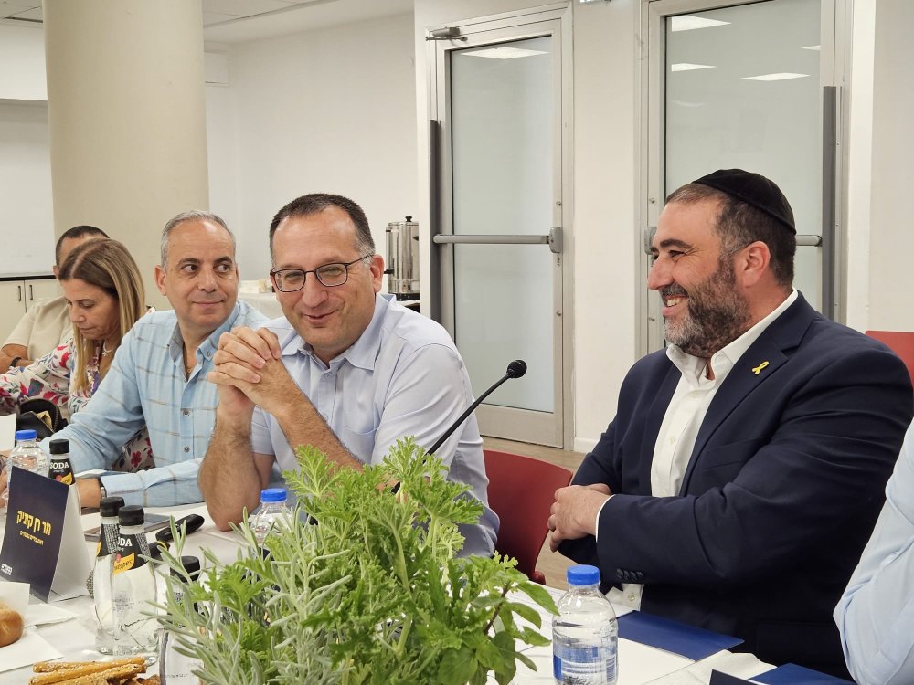 מרגש? שר הפנים ארבל בביקור בעיריית גבעתיים