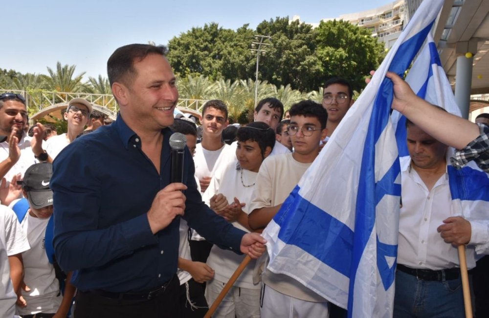 ראיון חג בצל המלחמה עם ראש העיר רז קינסטליך