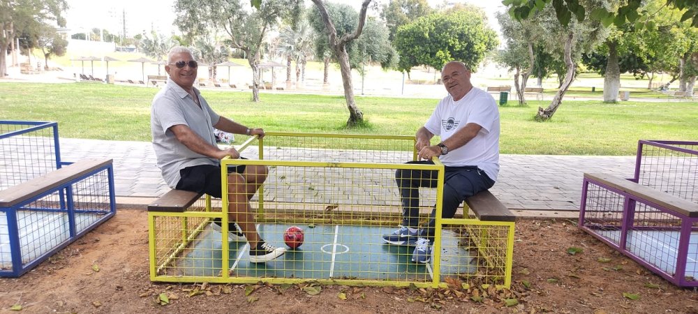 כוכב העבר של הפועל ראשון לציון מציג: כדורגל בישיבה