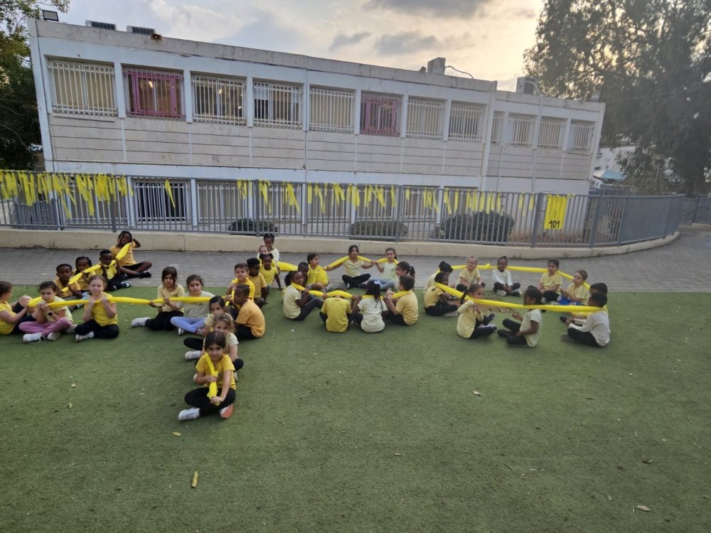 ילדי הצהרון בבית הספר ויתקין טבע ראשל"צ למען החטופים