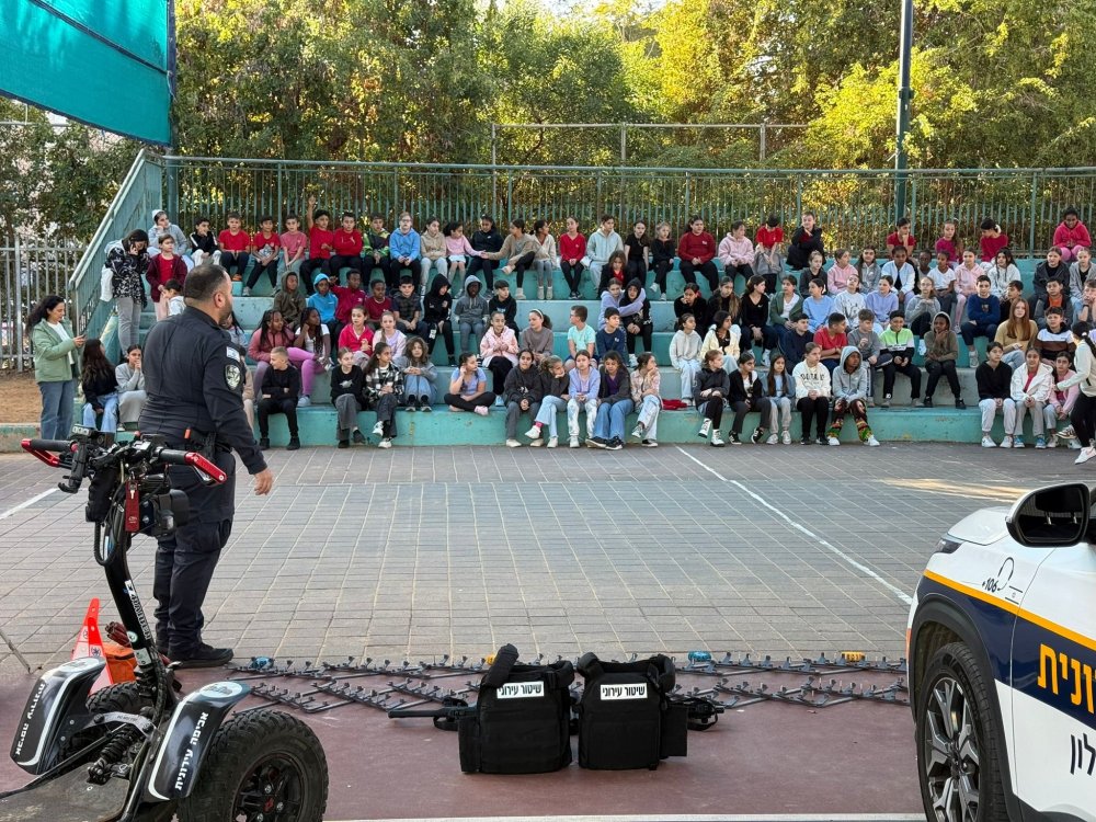 כשביטחון מתחיל בחינוך: אגף הפיקוח והשיטור העירוני בפעילות הסברה בבית ספר שזר
