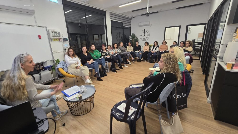 חולון: יחד בונים קהילה חזקה, תומכת ומחבקת: נפתח קורס חדש בתוכנית ״אם לאם בקהילה״