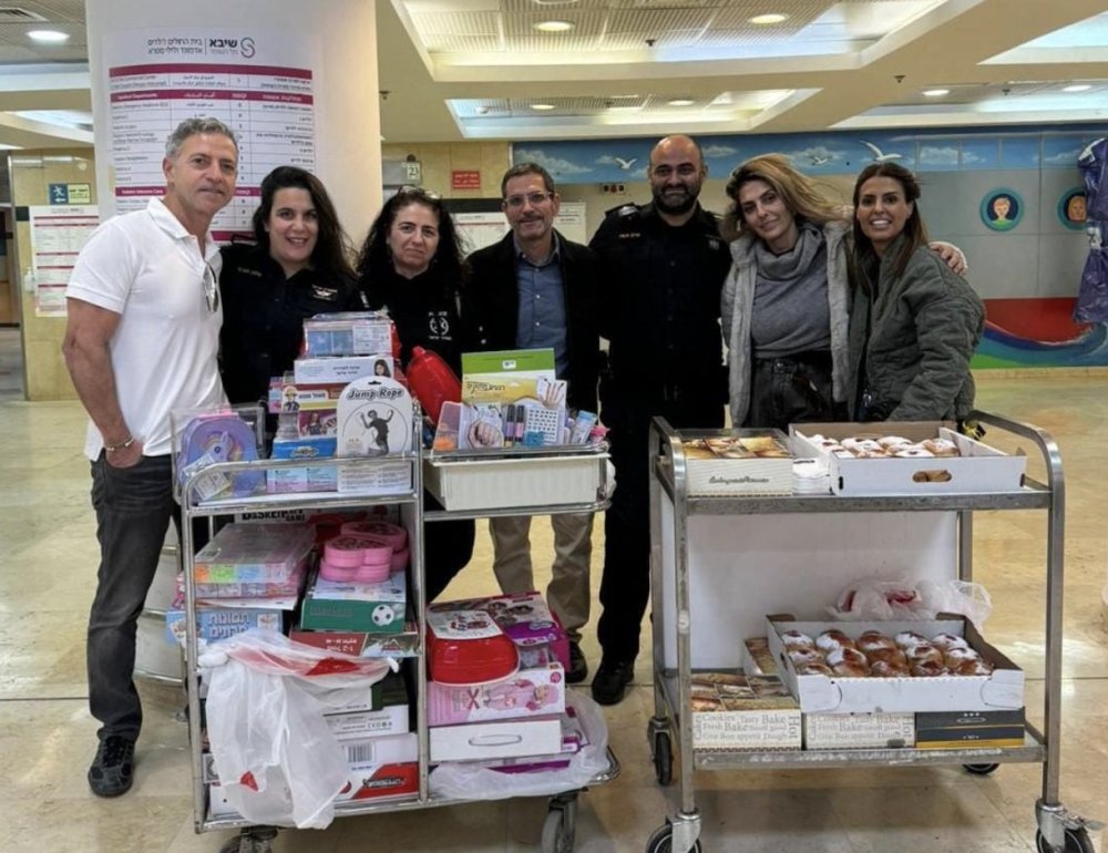 על הניסים ועל הנפלאות: השוטרים הגיעו לשמח את הילדים המאושפזים
