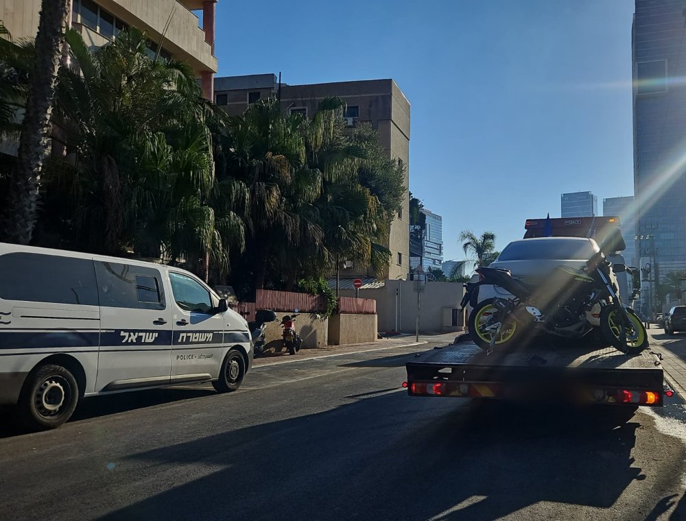 פעילות אכיפה בסופ״שׁ: נעצרו שני רוכבי אופנוע- אחד לא הוציא רישיון נהיגה מעולם והשני מצוי בפסילת בימ"ש ונתפסה ברשותו סכין מתקפלת