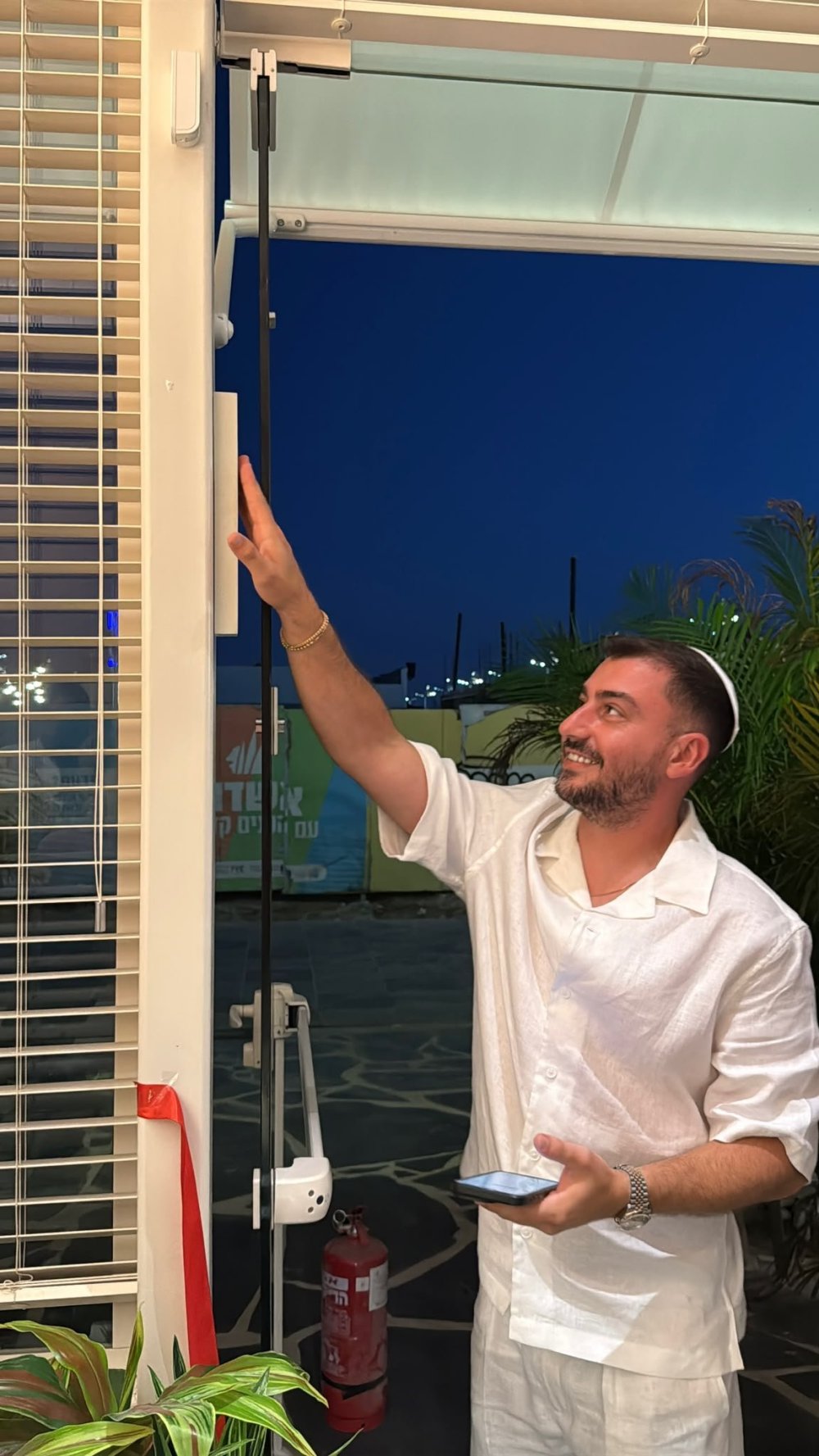 קבלו את יזם הנדל"ן יונתן ניסימיאן  מפגישה מקרית בתאילנד נולדה פנינת הבילוי החדשה של אשדוד  קפה ללוש על טיילת אשדוד