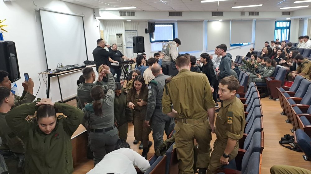 ראשון לציון: מקיף י' אירח 100 חיילים בודדים