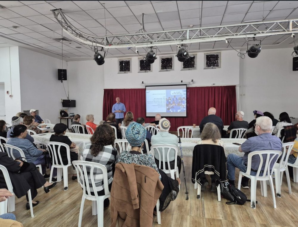 עשרות תושבות ותושבים ותיקים לקחו חלק במפגש שיתוף קהילה שקיימה עיריית רחובות