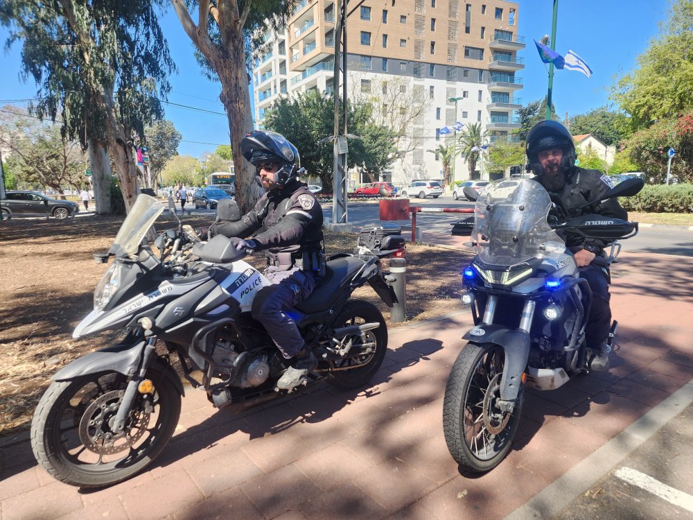 החשד: שדדו קטינים ונעצרו 