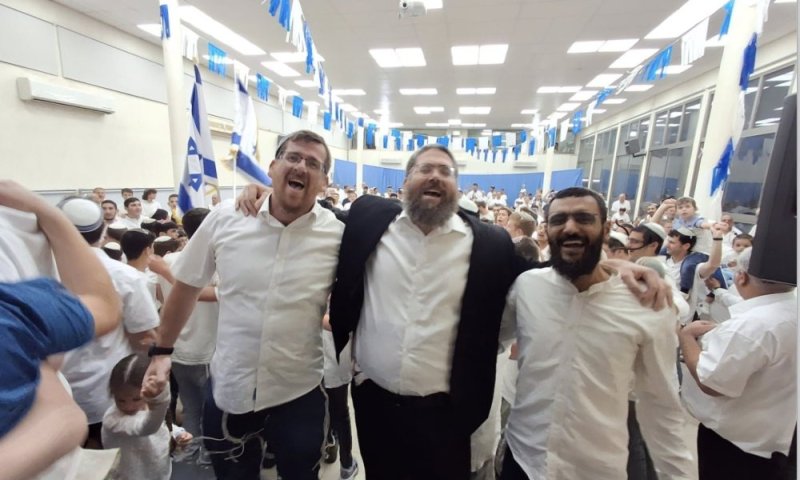 מאות משתתפים חגגו את ליל יום העצמאות בישיבת בני עקיבא הדרום ברחובות