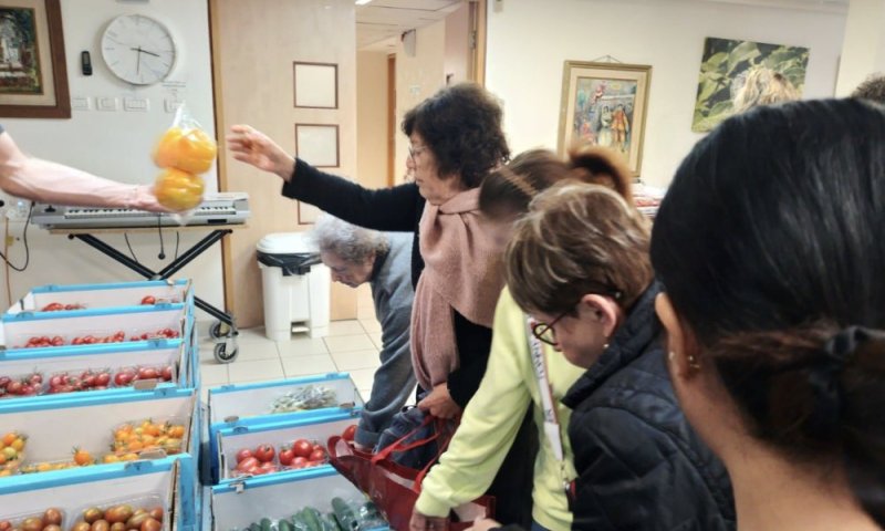 לקראת חג השבועות: שוק איכרים בדיור מוגן נווה עמית