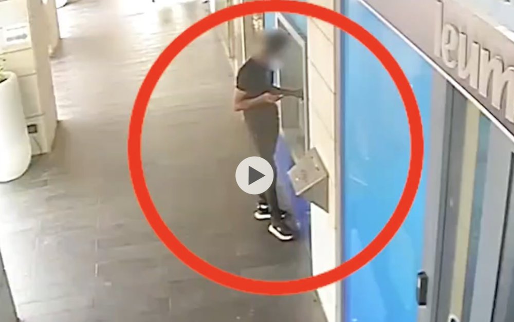 בלשי תחנת בני ברק- רמת גן עצרו 3 חשודים בהונאת קשישים והתחזות לנציגי חברת תקשורת