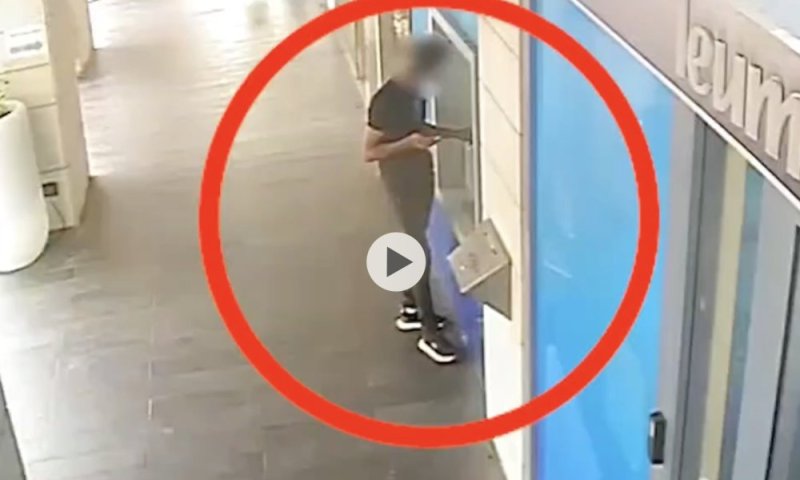בלשי תחנת בני ברק- רמת גן עצרו 3 חשודים בהונאת קשישים והתחזות לנציגי חברת תקשורת