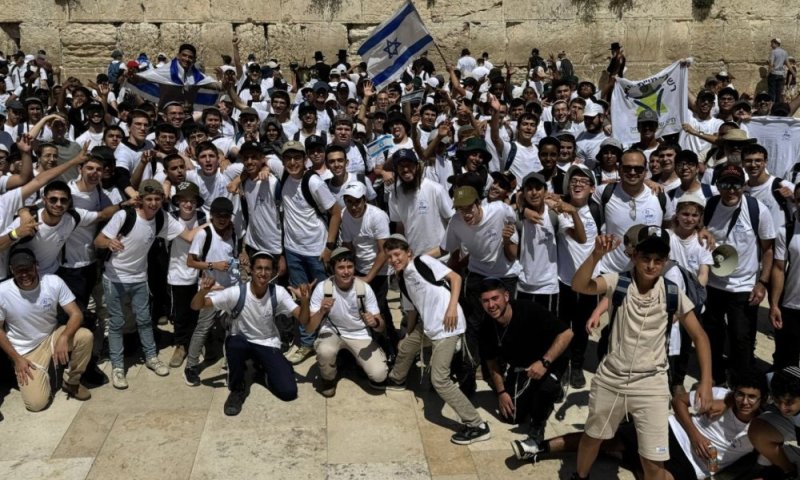 הגיבור שלי: מיזם חינוכי יחודי באמית המר - לכל כיתה חלל מלחמה שאותו היא מנציחה במהלך השנה