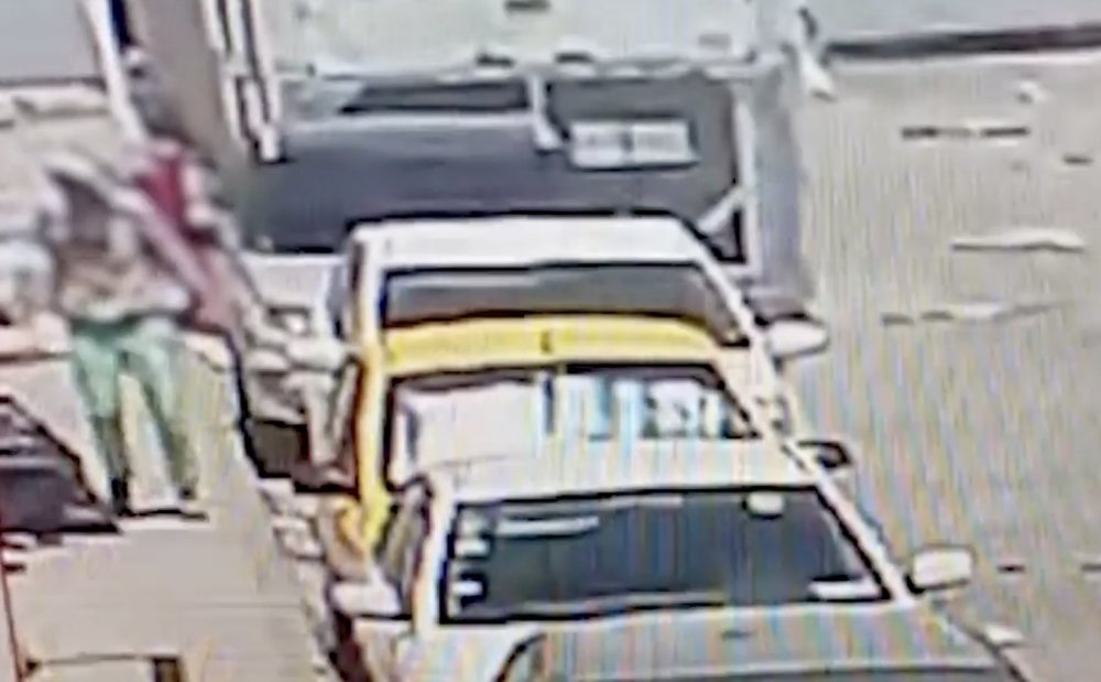 הקיץ בא: חשוד נעצר בחשד לגניבה מחנות בקניון איילון