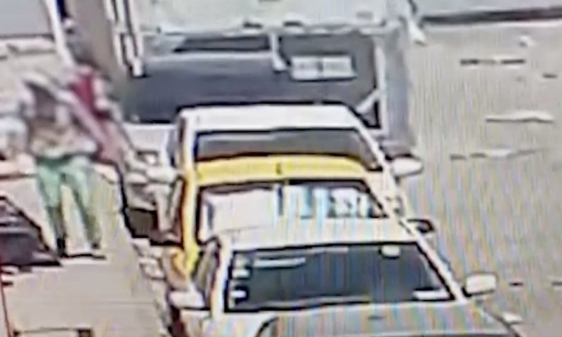 הקיץ בא: חשוד נעצר בחשד לגניבה מחנות בקניון איילון